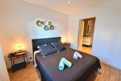 Suite parentale N°1 Villa Ty Mogué Suite parentale de la villa ty mogué avec grand lit double et salle de bain attenante