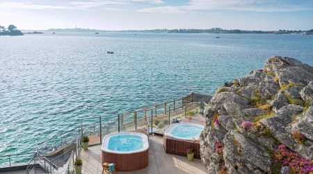jacuzzi-exterieur-vue-mer-thalasso-roscoff Thalasso Roscoff avec jaccuzzi extérieur vue mer